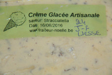 New Passion, Crème glacée artisanal 1l - Stracciatella (50% lait - 50% crème provenance direct de la ferme) 7,07 € / pièce New Passion, Crème glacée artisanal 1l - Stracciatella (50% lait - 50% crème provenance direct de la ferme) 7,07 € / pièce