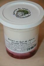 Chèvrerie des saules, Yaourt au lait de chèvre à la confiture de cerise (12,5cℓ); 1,38 € Chèvrerie des saules, Yaourt au lait de chèvre à la confiture de cerise (12,5cℓ); 1,38 €