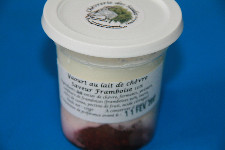 Chèvrerie des saules, Yaourt au lait de chèvre à la confiture de fraise (12,5cℓ); 1,38 € Chèvrerie des saules, Yaourt au lait de chèvre à la confiture de fraise (12,5cℓ); 1,38 €