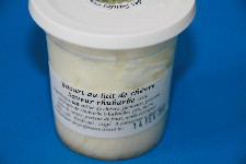 Chèvrerie des saules, Yaourt au lait entier de chèvre rhubarbe (12,5cℓ); 1,38 € Chèvrerie des saules, Yaourt au lait entier de chèvre rhubarbe (12,5cℓ); 1,38 €